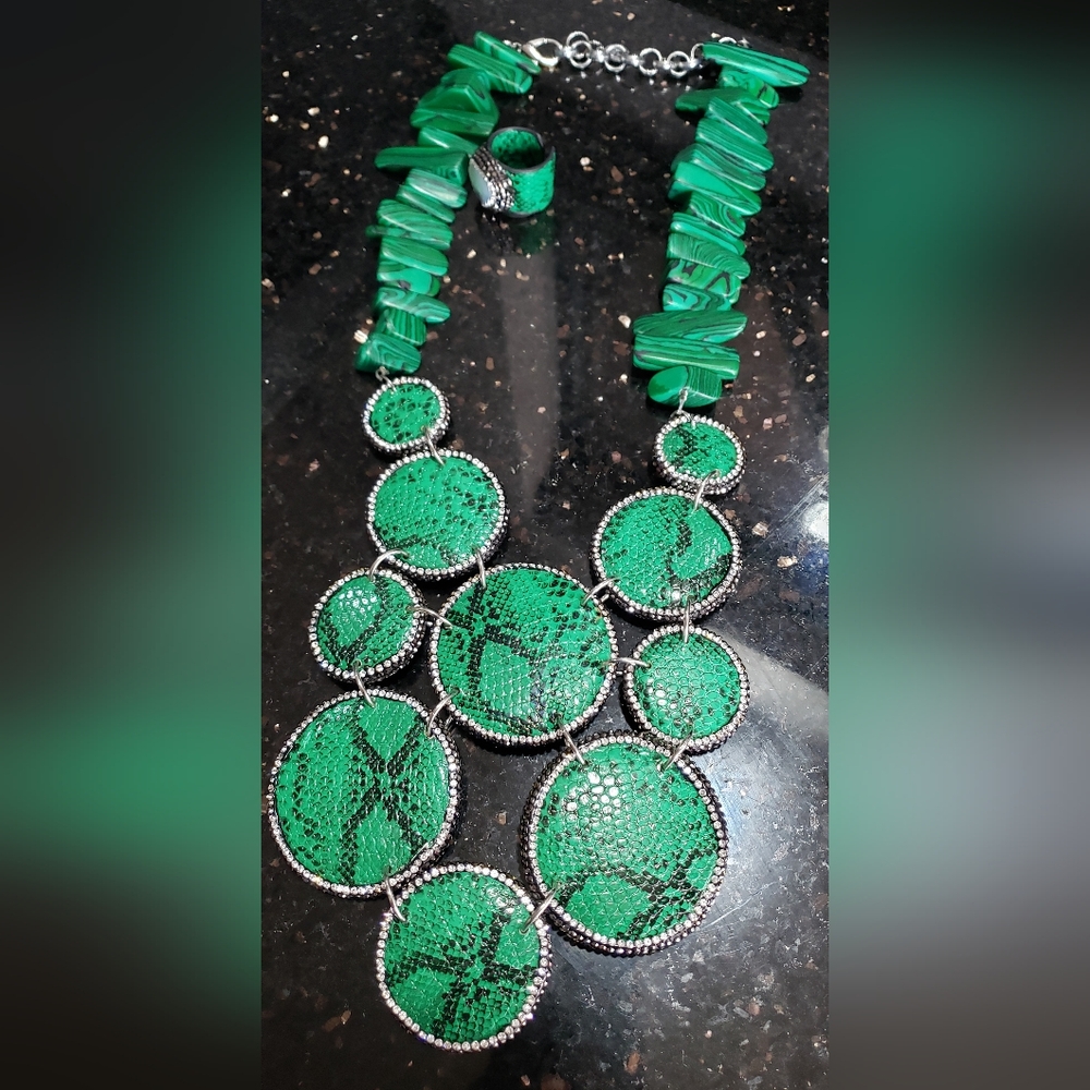 Sassy Jones Tizani Bib Green and Ring